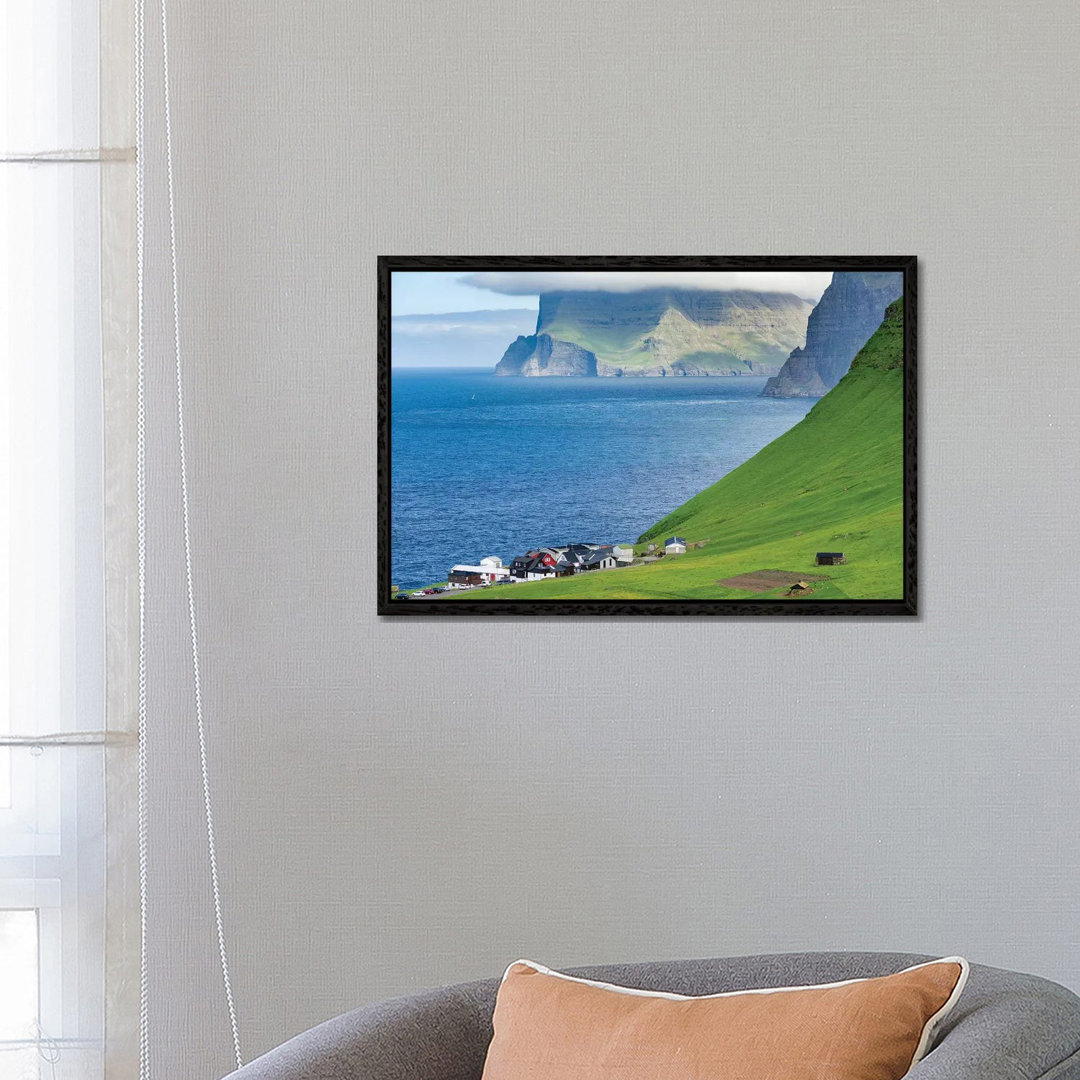 Insel Kalsoy, Dorf Trollanes, Färöer Inseln, Dänemark von Martin Zwick - Galerie-verpackte Leinwand Giclée auf Leinwand