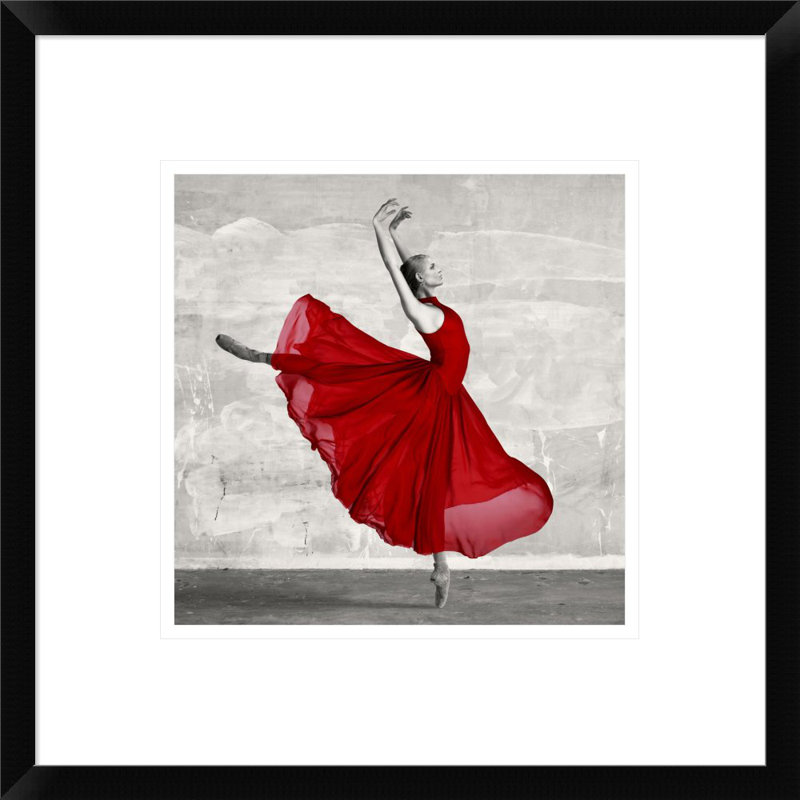 Ballerine en rouge (détail) par Haute Photo Collection, art mural encadré, H 19,5 po x l 19,5 po x P 1 po, Cadre noir Tribeca