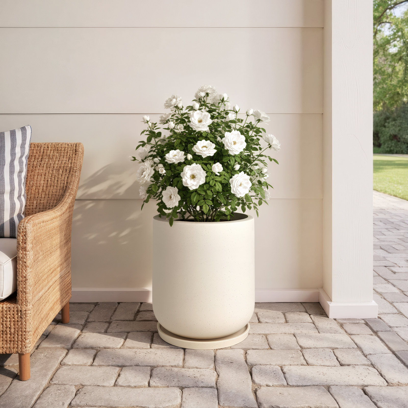 Cailie Pot Planter, 28.5" H x 24.5" W x 24.5" D