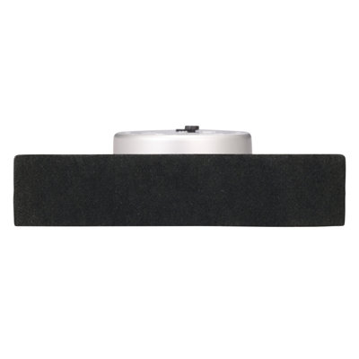 Horloge de table moderne et contemporaine Denham, panneau de verre arqué avec colonnes en argent poli, aiguilles lumineuses, mouvement à quartz