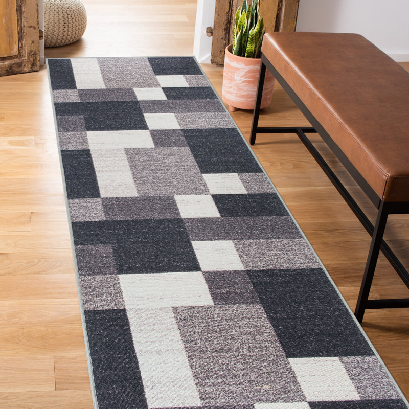 Tapis gris, noir et blanc touffeté à motif géométrique Akieba, Tapis de couloir 2 pi 7 po x 6 pi