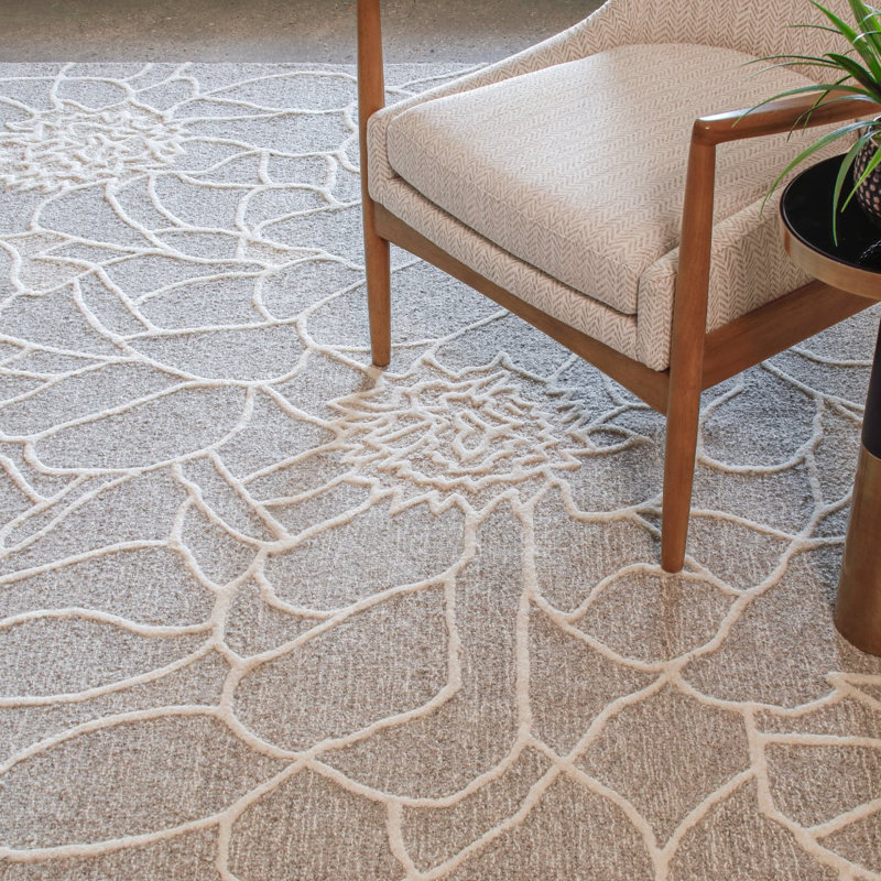 Corolla Floral Handmade Tufted Wool Natural/White Area Rug, Rectangle 7'6" x 9'6"