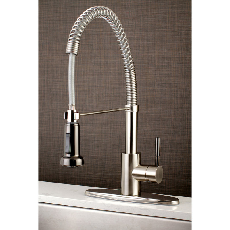 Robinet de cuisine à pré-rinçage à fixation sur comptoir à 1 ou 3 trous Kingston Brass Kaiser