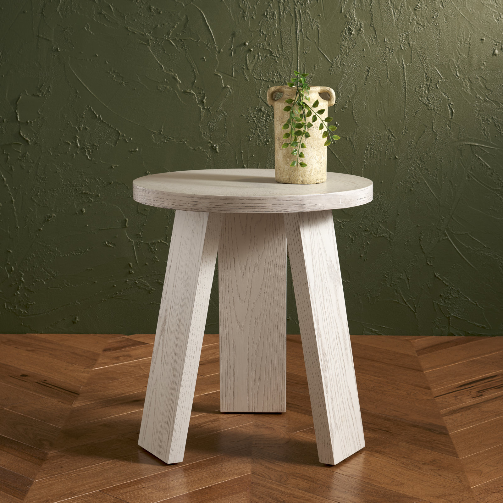 Mattelynn 20" End Table, White Wash