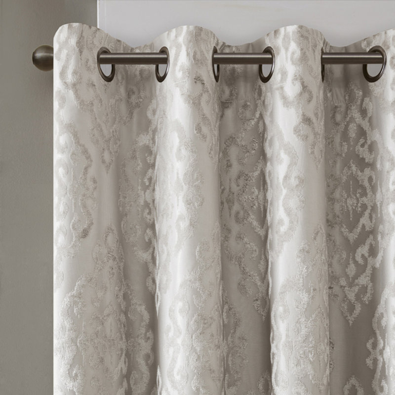 Rideau tricoté en jacquard damassé occultant avec œillets (seulement 1 panneau PC), L 50 po x L 95 po, Argent argent