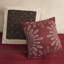 Édredon pour très grand lit 7 pièces - Faux suède rouge doux au toucher avec coussins décoratifs et 2 taies décoratives + jupe de lit en microsuède assorti à la machine