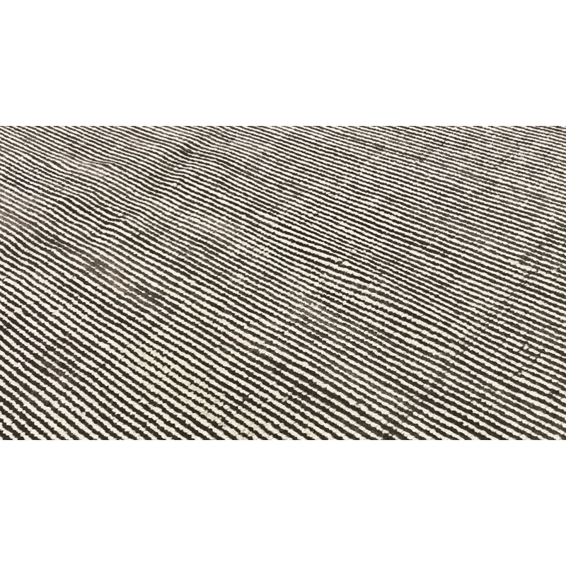 Wool Area Rug in Brown, Rectangle 5'9" x 8'9"