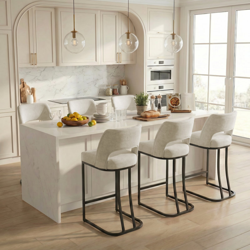 Ensemble de 6 tabourets de bar modernes rembourrés à hauteur de comptoir en chenille avec dossier ouvert et base en métal noir mat pour îlot de cuisine, salle à manger