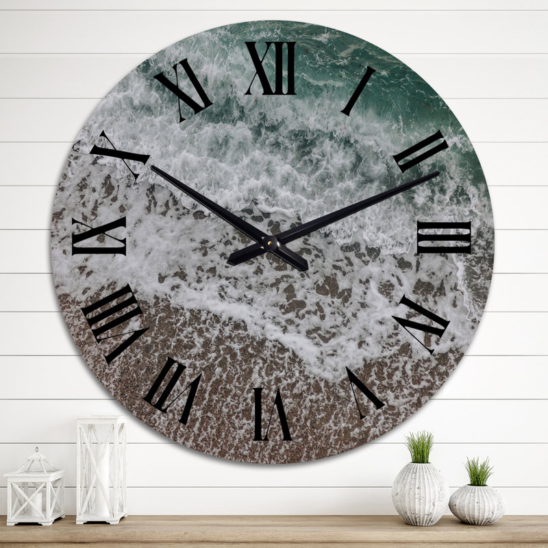Vagues de mer avec mousse se brisant sur le rivage - Horloge murale nautique et côtière, Grand