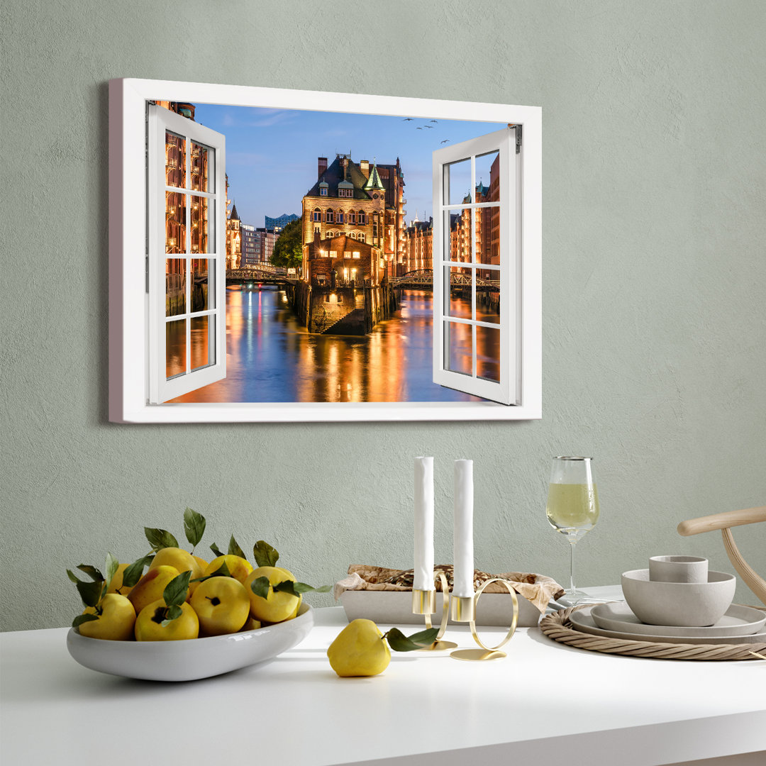 Premium Leinwanddruck – Hamburg Speicherstadt Panorama im Fenster