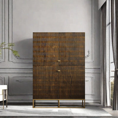 Armoire d'appoint sculptée simple