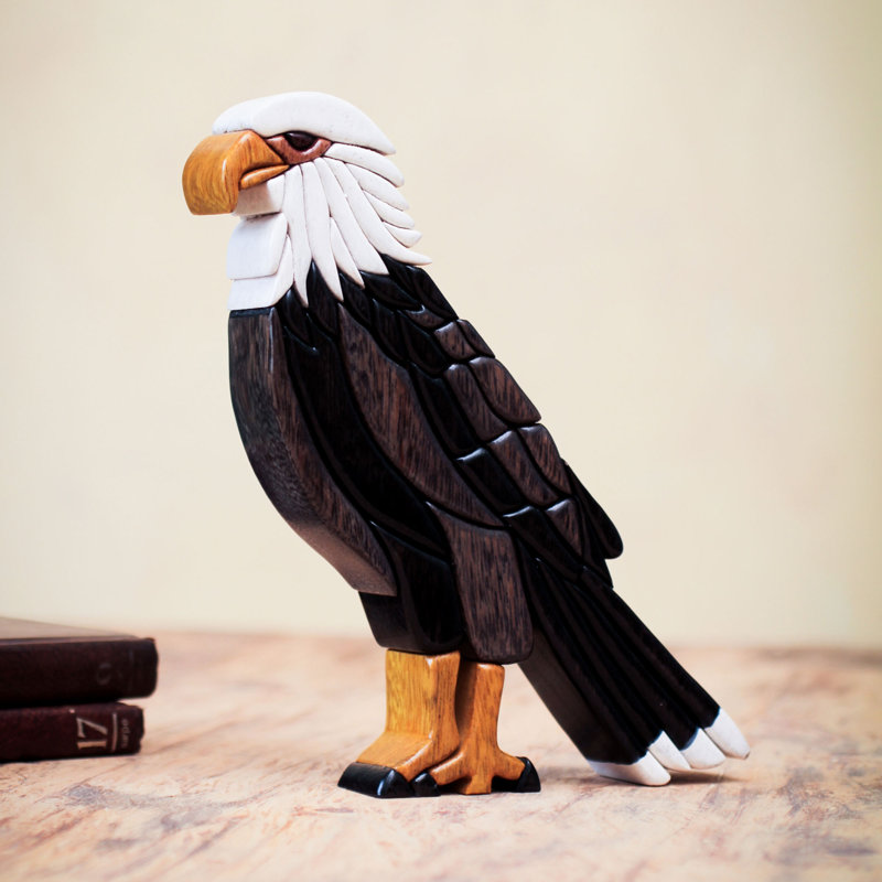 Figurine artisanale en cèdre et acajou Karklyte
