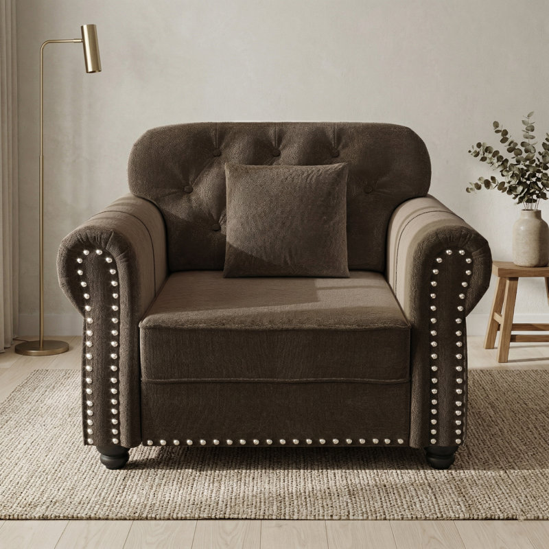 Fauteuil capitonné en velours avec accoudoirs roulés et garniture cloutée, 1 place, Beige