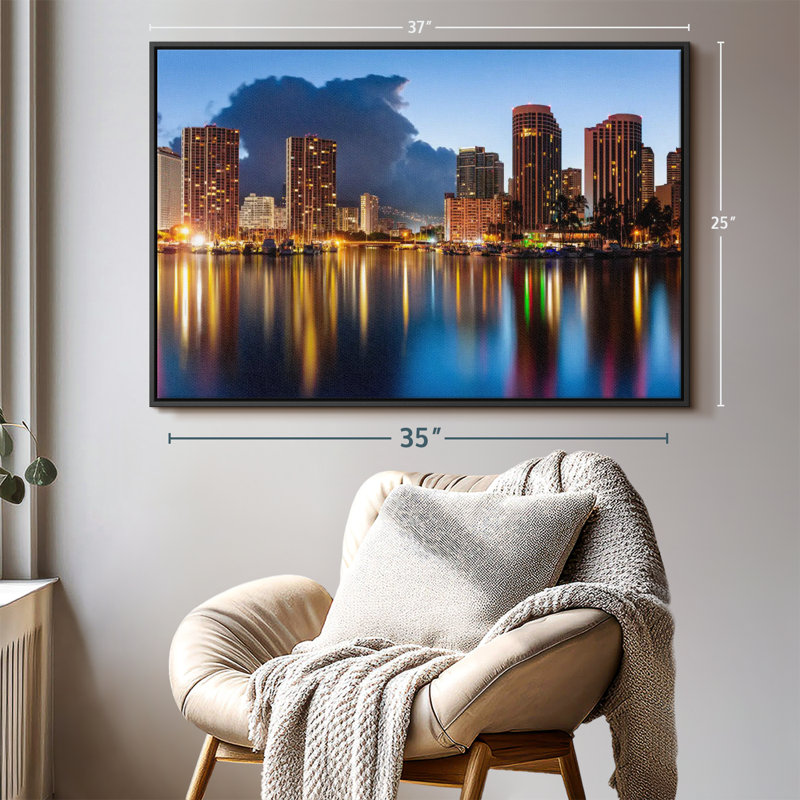 Impression sur toile Honolulu Nightscape, H 25 po x l 37 po