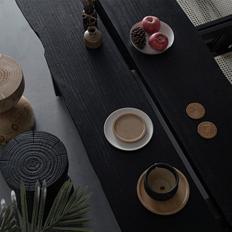 Une table de salle à manger pratique en bois de frêne, H 29,53 po x L 94,49 po x l 39,37 po