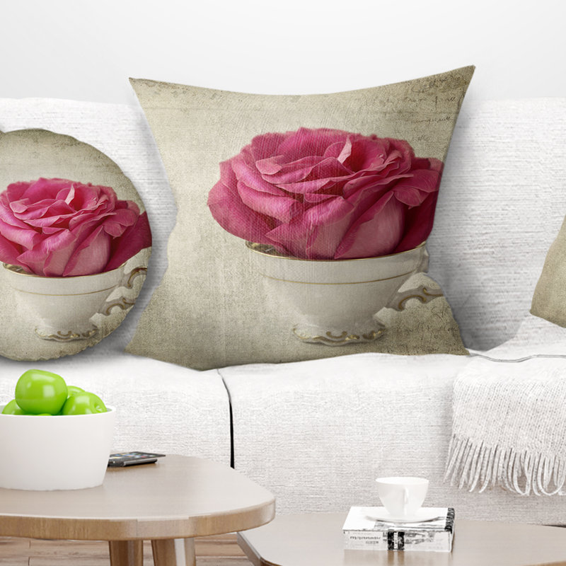 Photographie de rose rouge en coupe - coussin à imprimé floral, 18 po x 18 po, Coussin décoratif