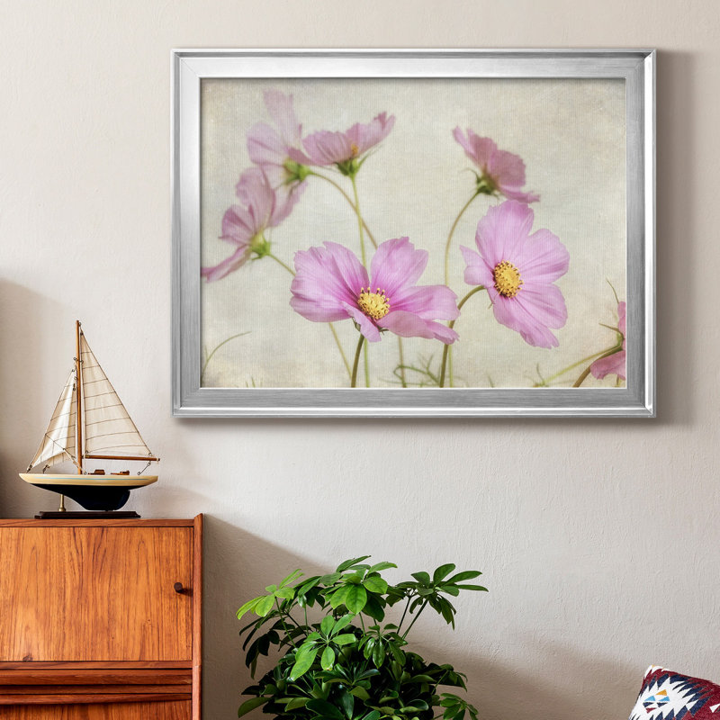«Pink Cosmos II», peinture sur toile encadrée, Cadre argenté, H 30,5 po x l 42,5 po x P 1 po