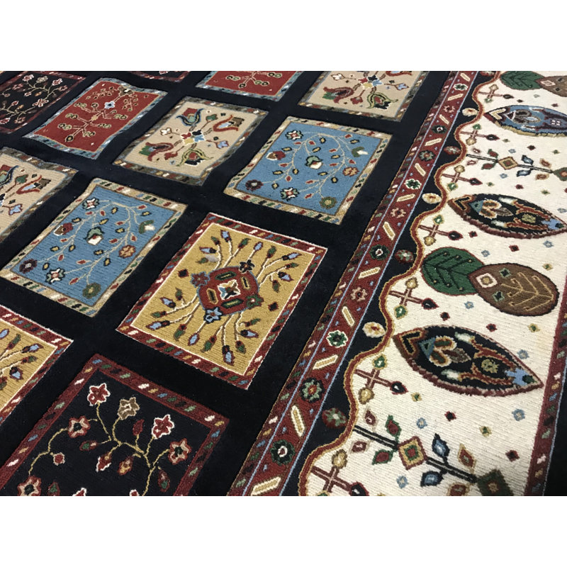 Tapis bleu marine et ivoire de haute qualité noué à la main