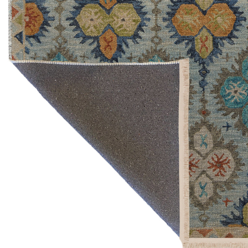 Tapis décoratif Creative Vintage avec un thème bleu clair et un motif traditionnel multicolore, Rectangle 2 pi 8 po x 5 pi