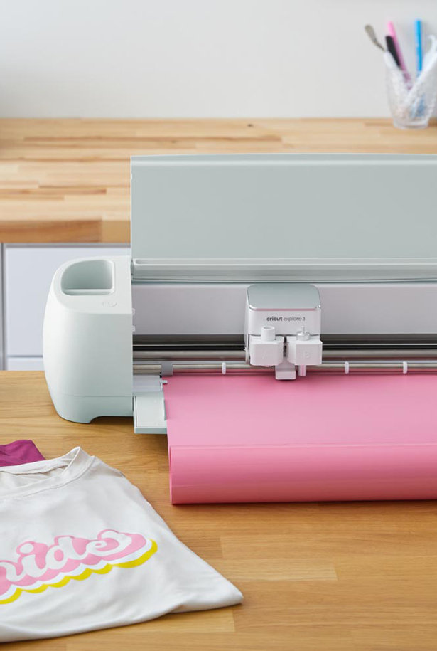 Cricut Smart Iron-On HTV Material, 25 inches x 12 feet Roll in 2023