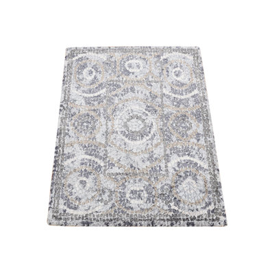 Tapis gris en soie noué à la main 2 pi 2 po x 2 pi 10 po 2E82F2914F384ECE9B6EC70030E3D552