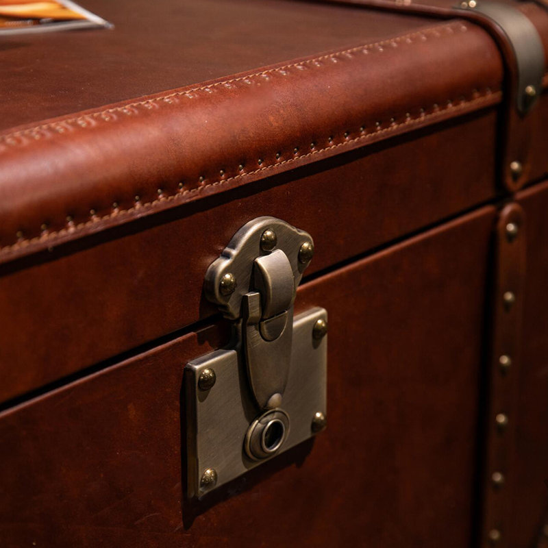 Table basse en similicuir