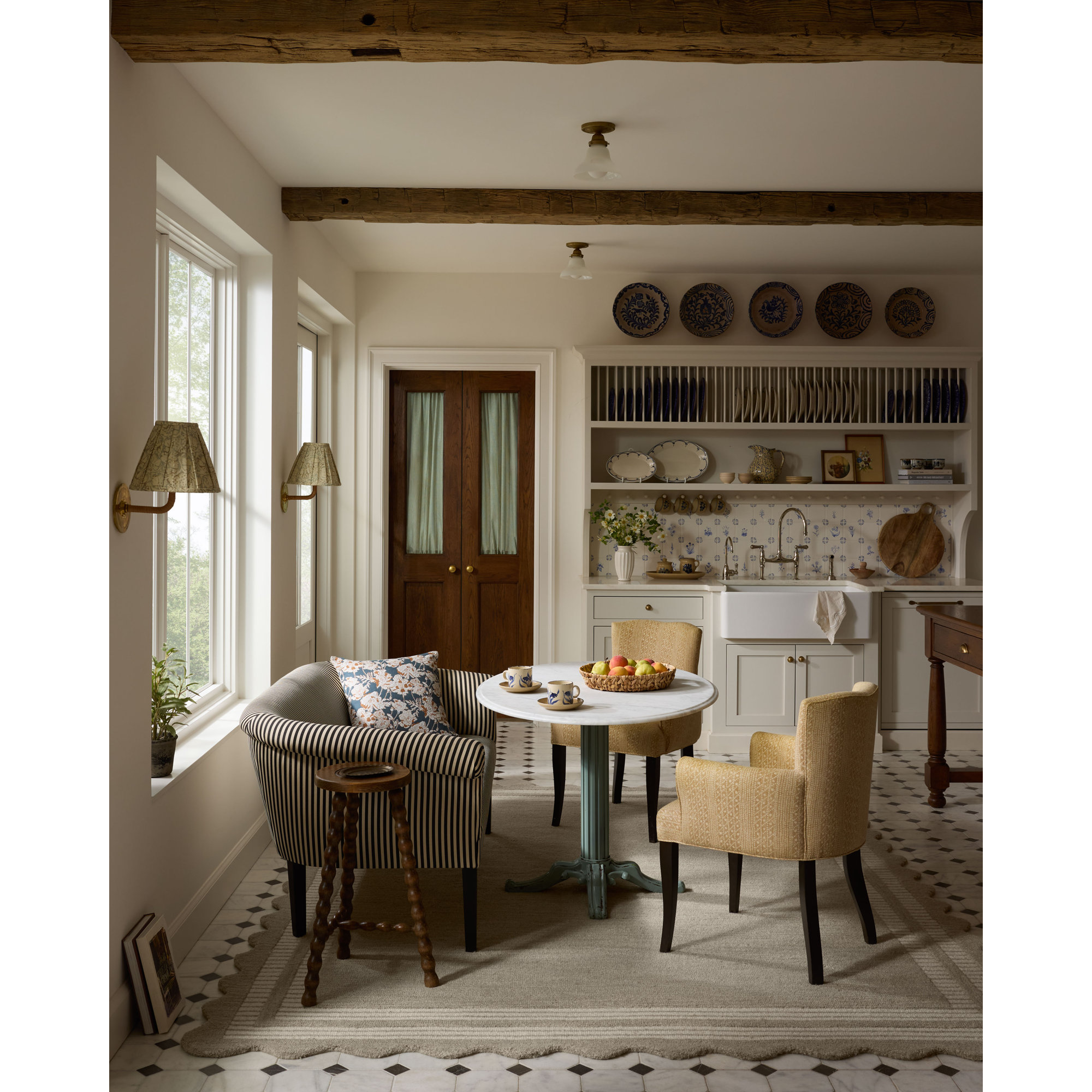 Scottie Fog / Ivory Area Rug, Square 1'6"