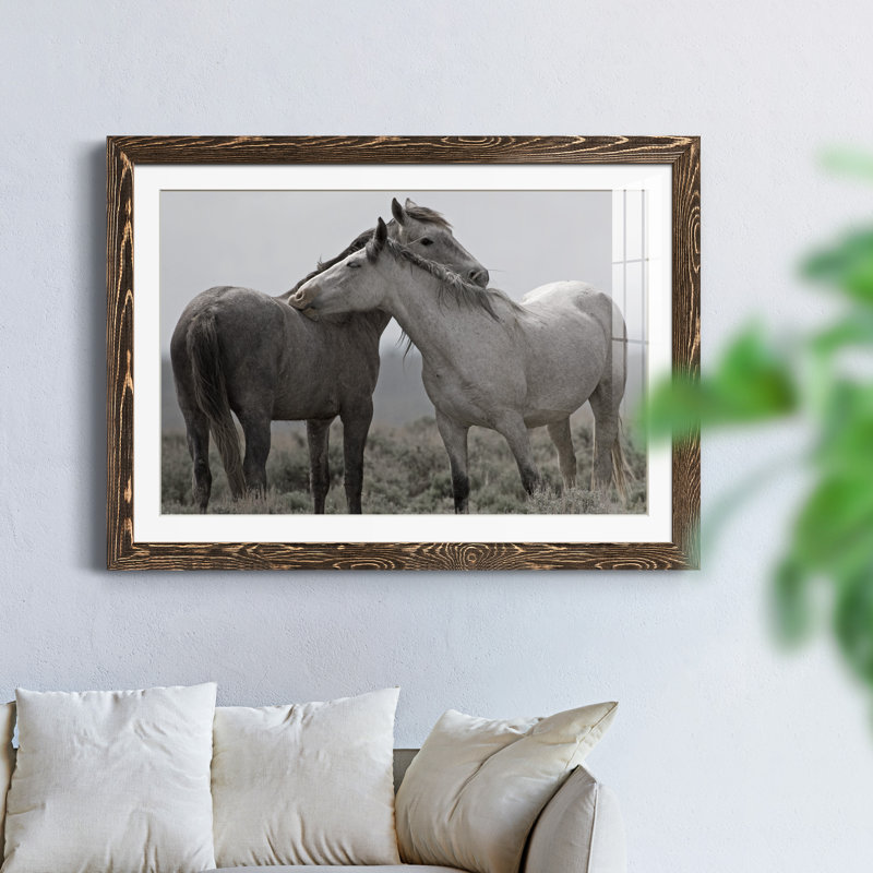 Affection - photographie avec cadre photo, H 37,5 po x l 27,5 po x P 1,5 po, Encadré de bois de noyer