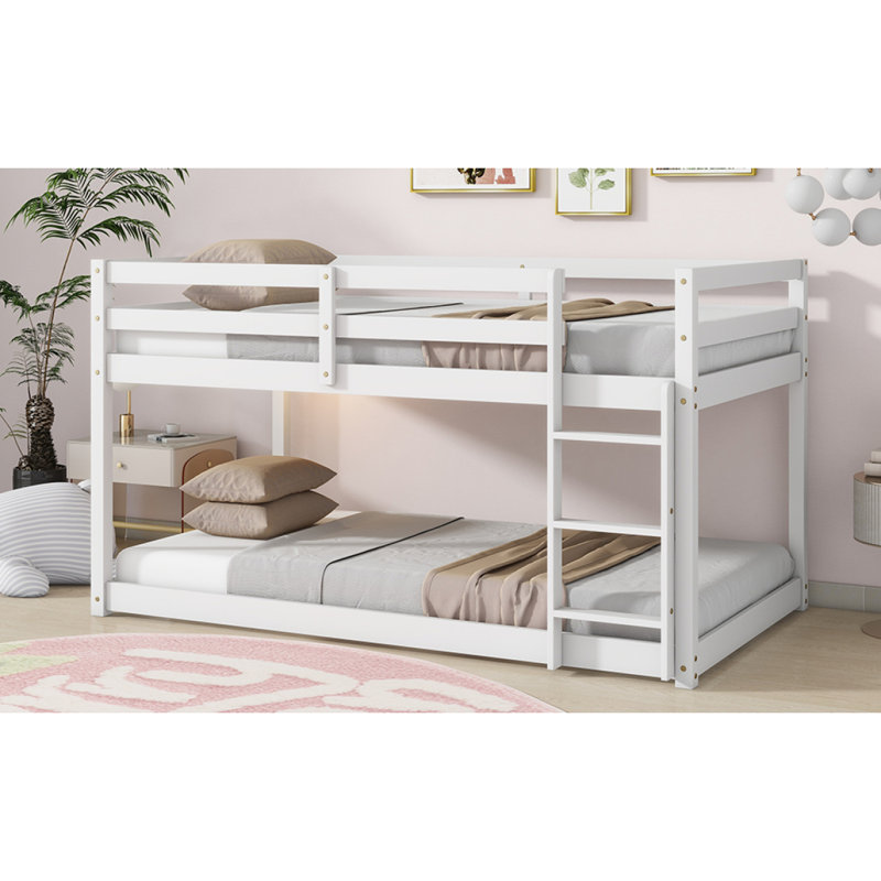Lit superposé simple au-dessus d'un lit simple en bois massif avec échelle en bois massif et plateforme en lattes renforcées, blanc