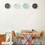 Horloges murales analogiques rondes vertes-649191593