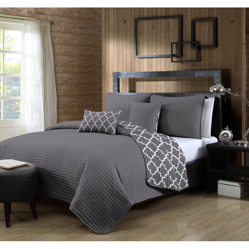Traditional Polyester Jersey Knit Quilt, Gray, Queen Quilt + 2 Queen Shams + 2 Throw Pillows