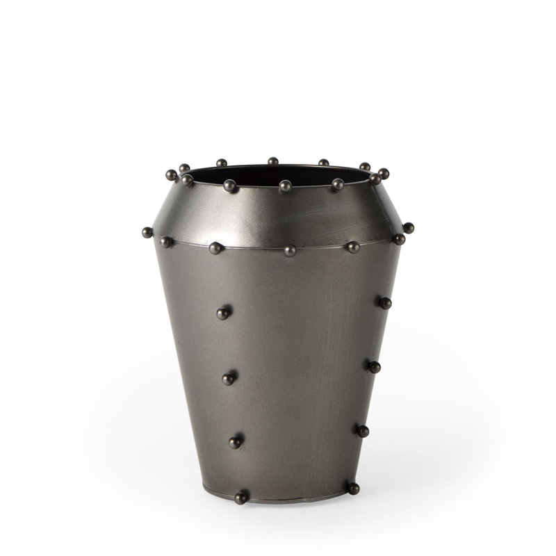 Petit vase en métal champagne avec clous, H 9,06 po x l 7,09 po x P 7,09 po, Gris