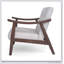Fauteuil club confortable pour la détente et la lecture, rehaussant l'ambiance de la maison avec un rembourrage moelleux et une conception classique