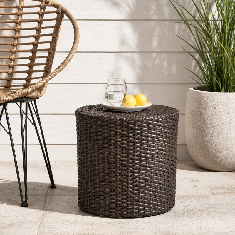 Table d'appoint Kingstown RD Barrel, table de bout d'extérieur durable en osier avec design classique et aucun assemblage requis