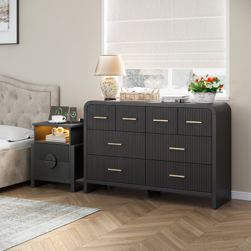 Ensemble de chambre à coucher 2 pièces Wrought Studio ™ - Commode 8 tiroirs cannelés et tables de chevet cannelées 2 tiroirs