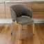 Chaise de salle à manger 22 po, similicuir végétalien gris, dossier courbé, bois massif