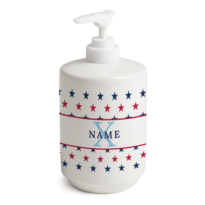 Distributeur de savon en céramique personnalisé US Stars avec nom et initiale 7 po - Pompe à savon patriotique pour salle de bain et cuisine, distributeur de lotion Americana Star Design, décor personnalisé pour la maison États-Unis