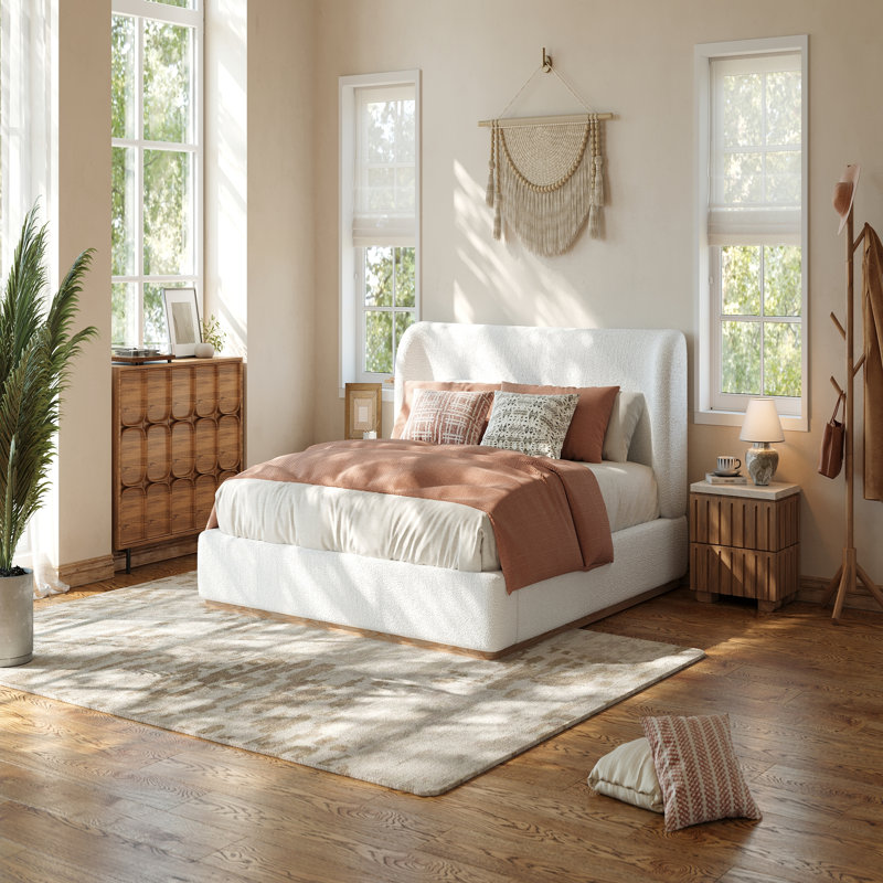 Lit plateforme tapissier à profil bas avec un design moderne et un assemblage facile, parfait pour les chambres contemporaines.