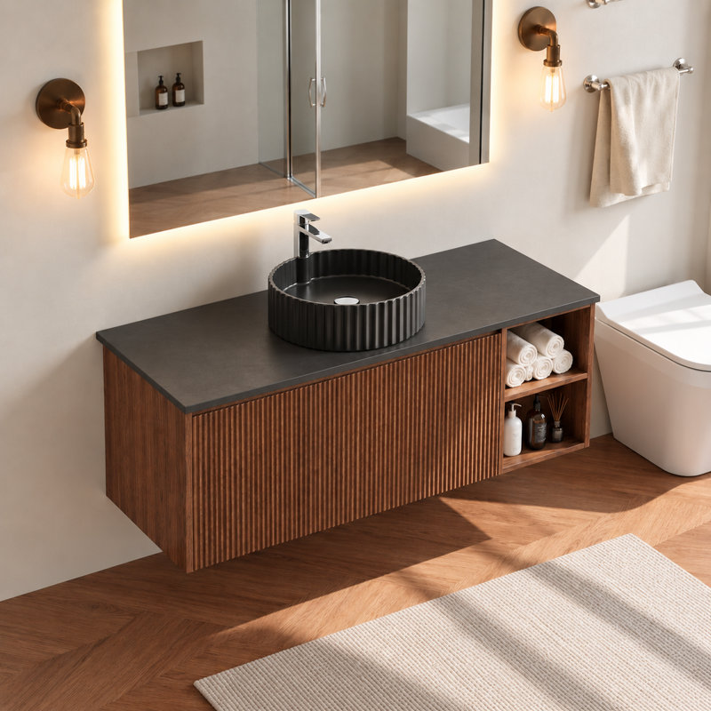 Meuble-lavabo mural en noyer cannelé de 48 pouces avec lavabo en céramique noire, comptoir en pierre et étagères ouvertes