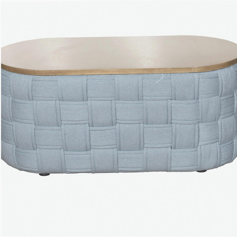 Table basse en tricot vert clair