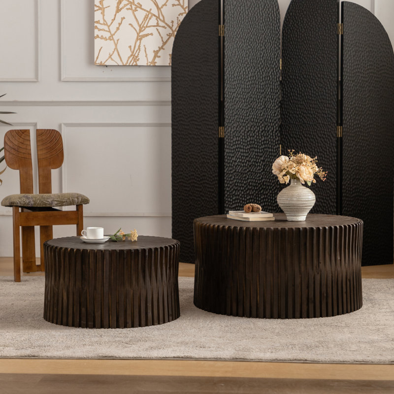 Ensemble de tables basses emboîtables cylindriques de style rétro avec motif en relief texturé vertical pour le salon, le bureau et la salle à manger, brun foncé (ensemble de 2)
