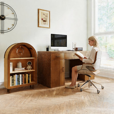 Petite bibliothèque arquée, armoire de rangement arquée, bibliothèque arquée moderne en bois de noyer avec 3 tablettes, avec finition vernis pour le salon, la chambre à coucher, le vestibule