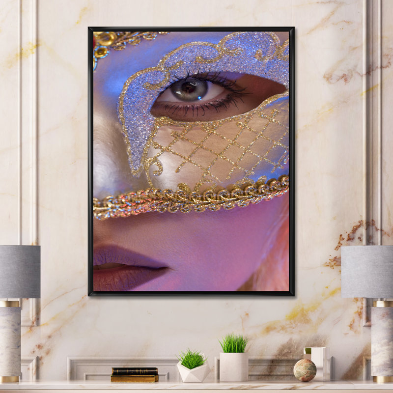 Masque vénitien - photographie sur toile, Toile avec cadre noir, H 40 po x l 30 po x P 1 po