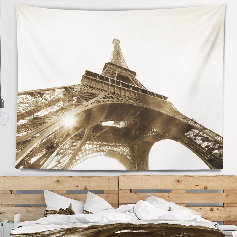 Tapisserie bleu ciel en ciel droit à la tour eiffel, H 32 po x l 39 po