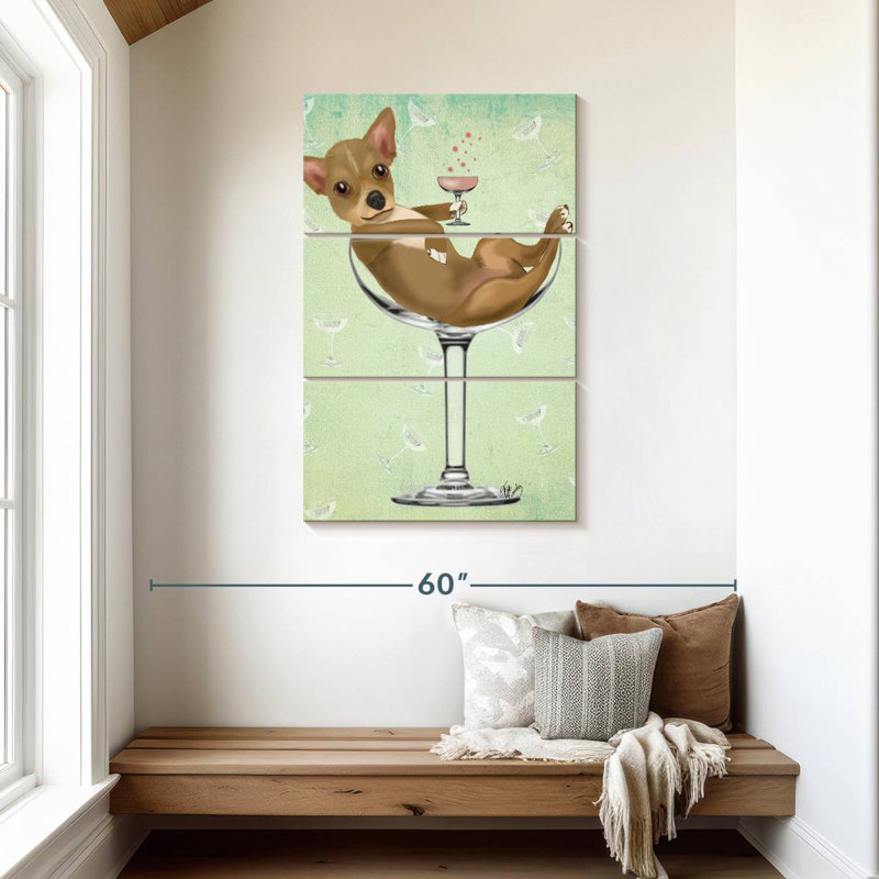 Chihuahua Brampt dans un verre à cocktail, H 45 po x l 28 po