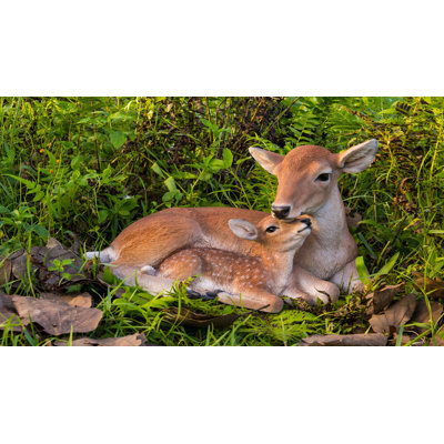 Cuddling Mother And Baby Deer 1 Piece Garden Statue