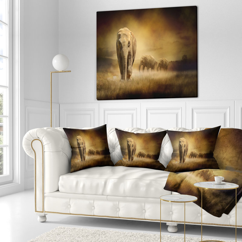 Coussin d’éléphants d’animaux au coucher de soleil