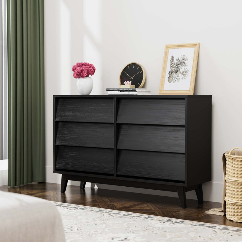 La commode double 6 tiroirs présente un style rétro et un design biseauté