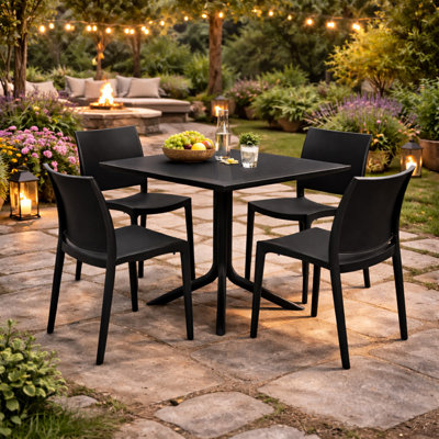 Table carrée intérieure / extérieure en plastique 31,5 po Niche Terrace - 4 chaises empilables en plastique Terrace - noir