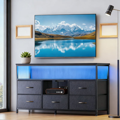 Meuble télé 47 pouces à DEL avec prises de courant, console multimédia à 5 tiroirs avec station de charge USB / Type-C, éclairage ambiant et conception anti-basculement pour le salon et la chambre à coucher